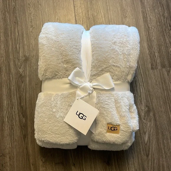UGG Marcella Stone Throw Blanket NWT Faux Fur White Gray - Picture 8 of 10